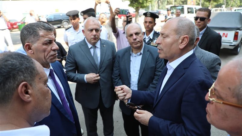 محافظ القاهرة أثناء