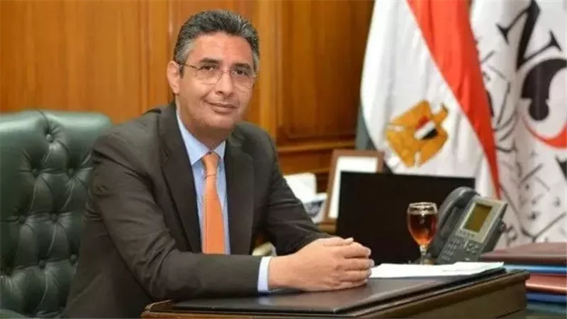 الدكتور شريف فاروق