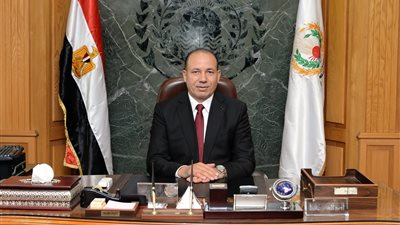 رئيس جامعة المنصورة يستعرض تقريرًا عن التصنيفات الدولية