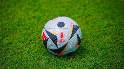 تساعد الحكم على حسم القرارات الجدلية، مواصفات وسعر كرة نهائي يورو 2024