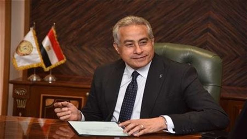 وزير العمل السابق