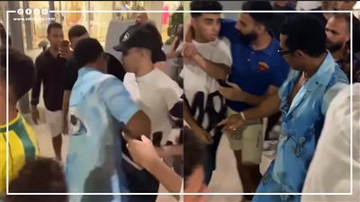 محمد رمضان يصفع شابا على وجهه بسبب موبايل (صور) 