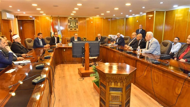 اجتماع محافظ أسيوط،