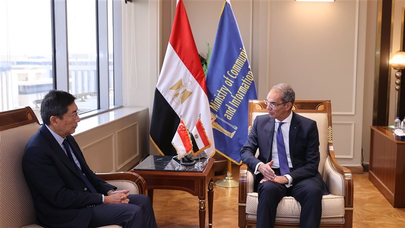وزير الاتصالات والسفير