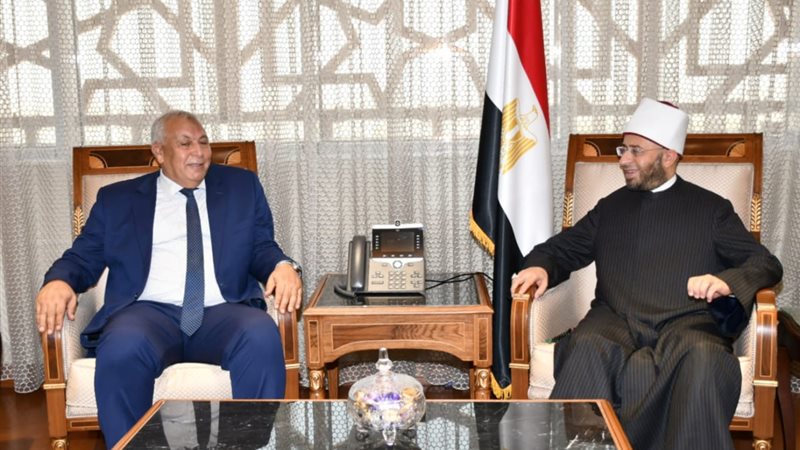 وزير الأوقاف ومحافظ