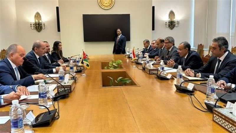 جلسة مباحثات موسعة