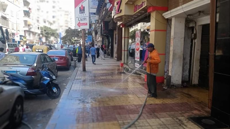 غسل الأرصفة بحي شرق