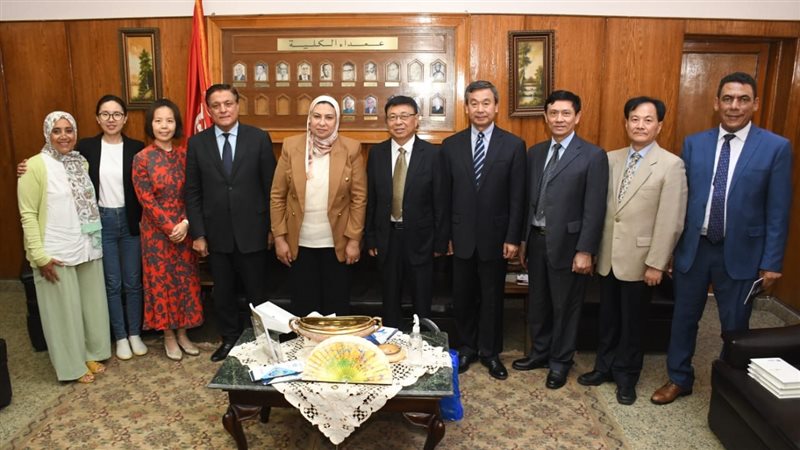 جامعة عين شمس، فيتو
