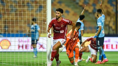 وسام أبوعلي يسجل هدف التعادل للأهلي في مرمى بيراميدز