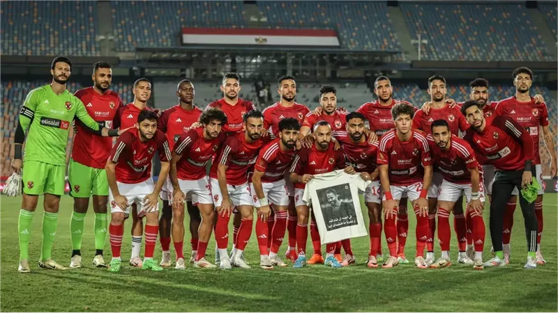 فريق الكرة بالنادي