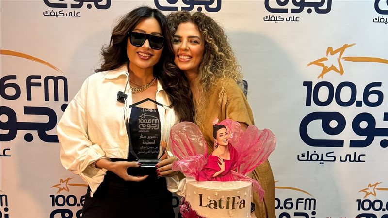 لطيفة مع المذيعة