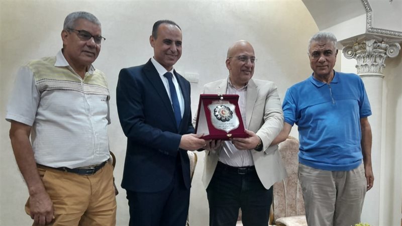 تكريم وكيل وزارة