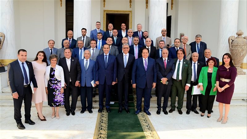 أعضاء لجنة دراسة