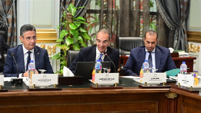 وزير الاتصالات أمام