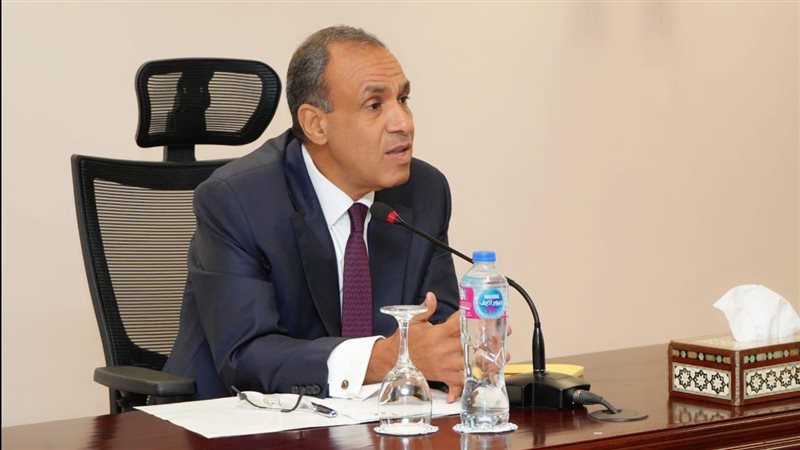 الدكتور بدر عبد العاطى