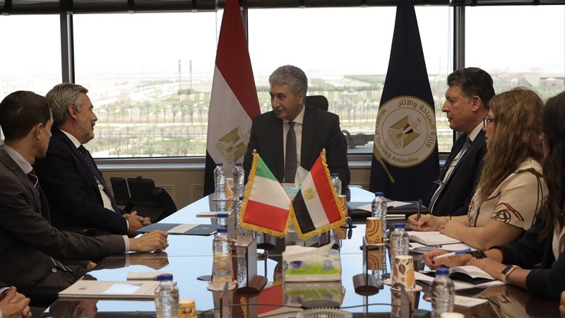 وزير السياحة، فيتو