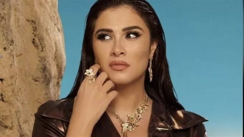 ياسمين عبد العزيز،