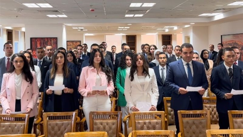 لحظة أداء الملحقين