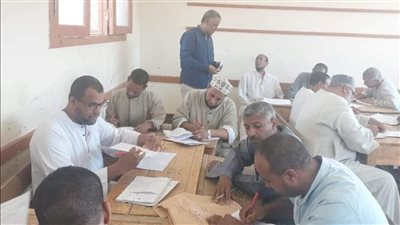 رئيس الإدارة المركزية لمنطقة الأقصر يتفقد أعمال تصحيح الشهادة الثانوية الأزهرية