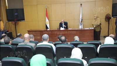 محافظ بني سويف يوجه بصرف مساعدة مالية لمواطن 