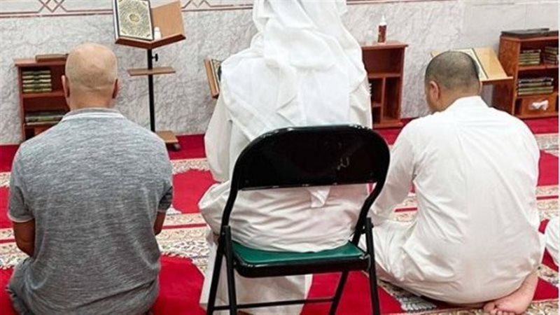حكم الصلاة على كرسي،