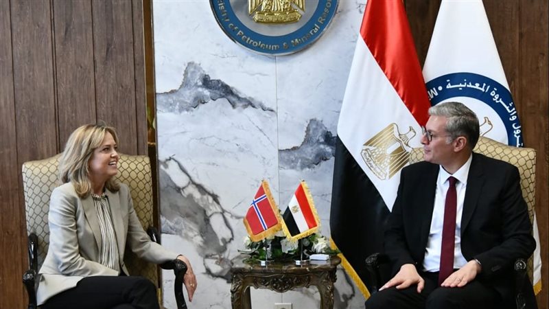 وزير البترول خلال