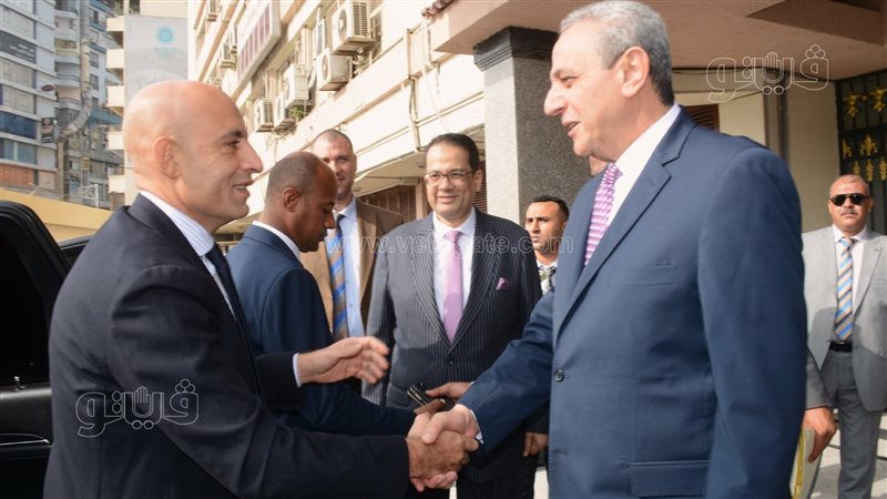 محافظ الغربية يستقبل