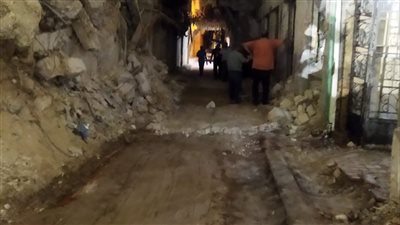 الانتهاء من رفع أنقاض عقار العطارين المنهار بالإسكندرية وفتح الشارع أمام المارة (صور)