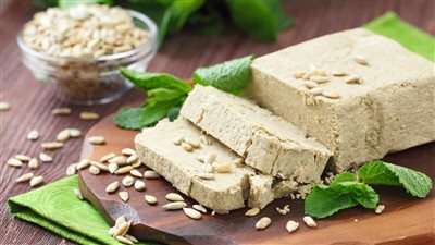تفسير رؤية الحلاوة الطحينية في المنام وعلاقتها بالاستقرار المادي 