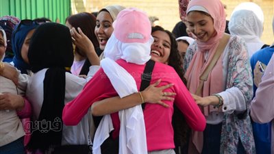 فرحة طلاب الثانوية العامة بالإسكندرية عقب انتهاء الامتحانات (بث مباشر)
