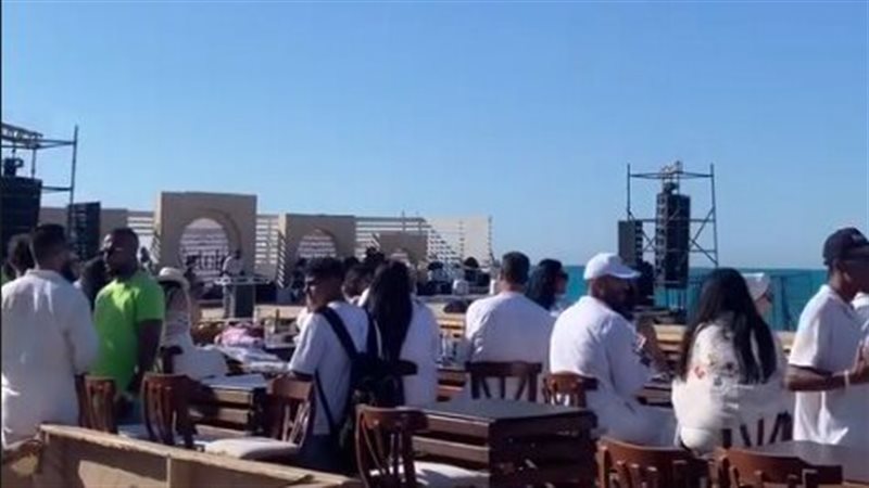 توافد الجمهور علي
