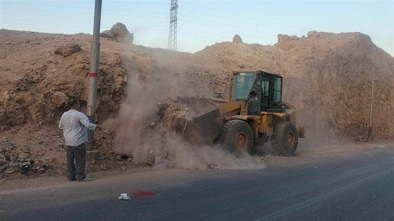 رفع القمامة من الطريق