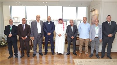 وزير العمل يشهد اجتماعًا لتطوير الجامعة العمالية (صور)