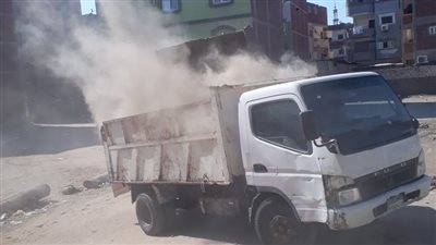 رئيس مدينة الحسينية بالشرقية يتابع أعمال رفع تراكمات القمامة بالشوارع الرئيسية