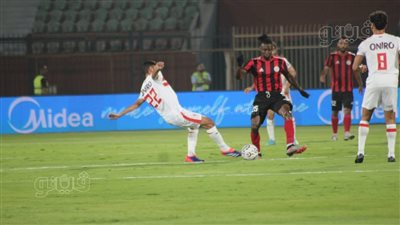 يوسف أوباما يسجل هدف الزمالك الأول في شباك الداخلية (صور)