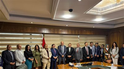 وزير الطيران يلتقي أمين رابطة الجامعات الإسلامية لبحث التعاون في تطوير البرامج التعليمية