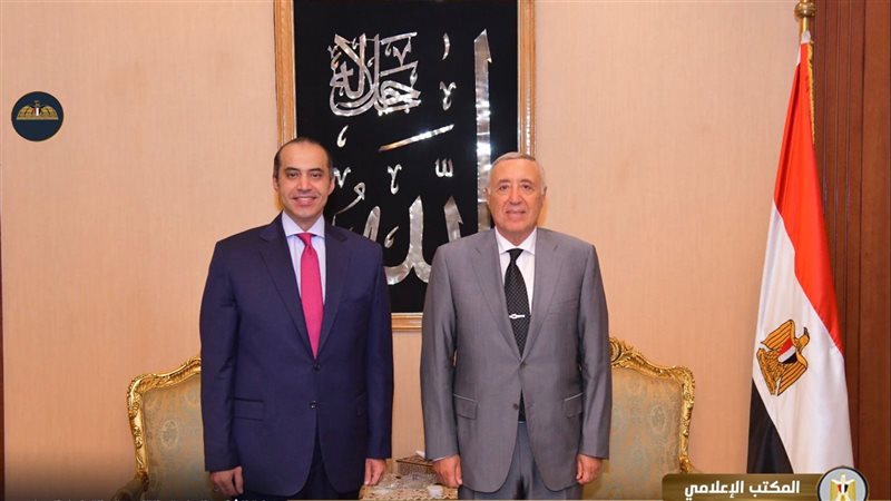 لقاء وزير الشئون