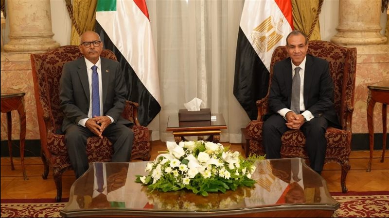 وزير الخارجية ونظيرة