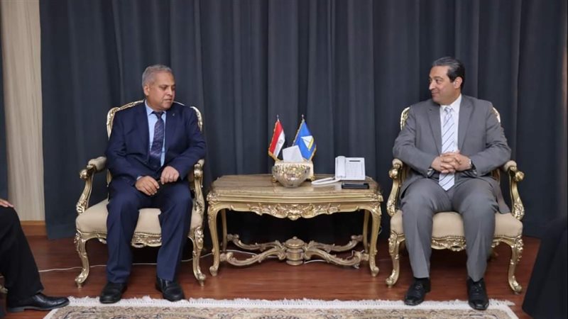 محافظ دمياط يستقبل