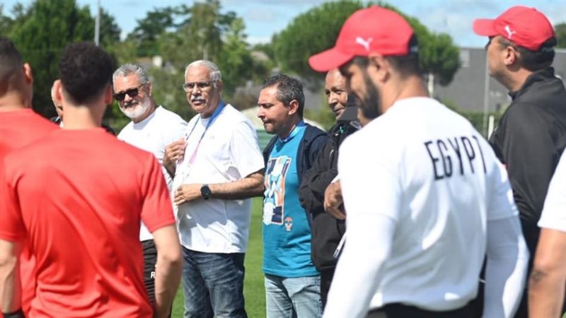 جمال علام مع لاعبي