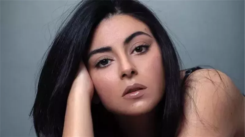 نهى عابدين، فيتو