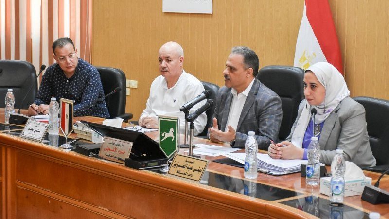 الأشمونى يعقد اجتماعه