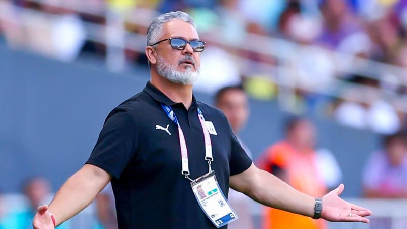 ميكالي،فيتو