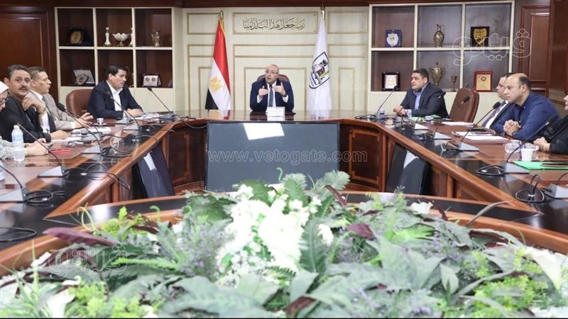 محافظ بني سويف يعقد