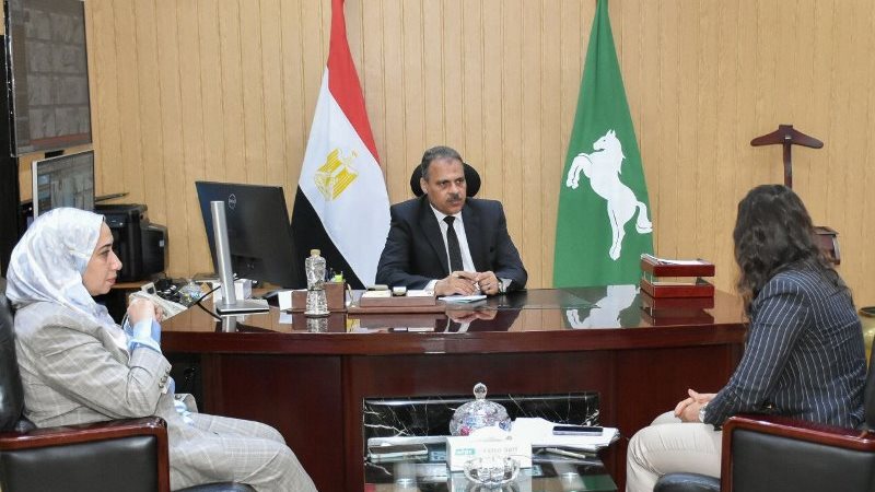 محافظ الشرقية يلتقي