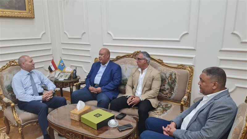 محافظ القاهرة يستقبل