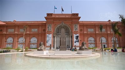 استخدمت لتقديم القرابين للمتوفى، متحف التحرير يعرض مائدة القرابين للملك بسوسنس الأول
