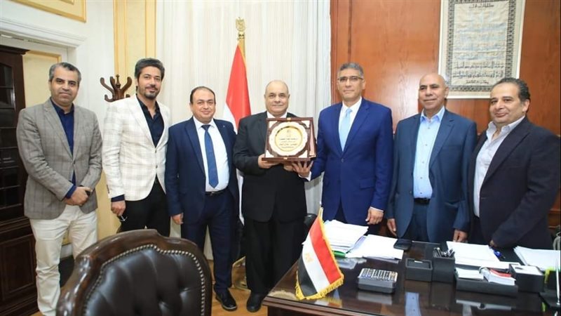 محافظ الجيزة ووفد