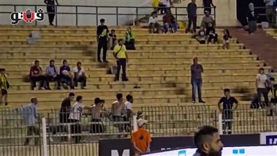 حالة إغماء لأحد جماهير الزمالك خلال مباراة المقاولون (فيديو)