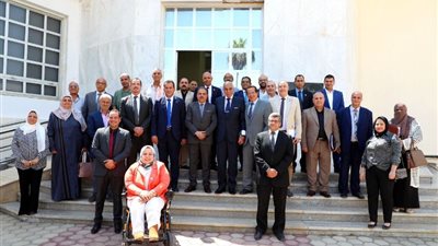 محافظ الشرقية: تطوير مداخل ومحاور العاشر الرئيسية 